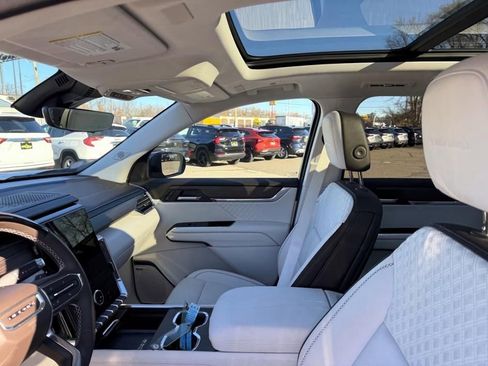 Used 2025 GMC Acadia Denali w/ Super Cruise Package image 14