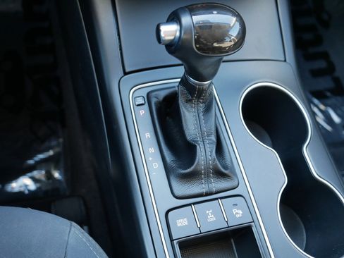 Used 2016 Kia Sorento LX w/ LX Convenience Package image 24