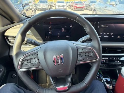 Used 2025 Buick Envista Avenir FWD image 11