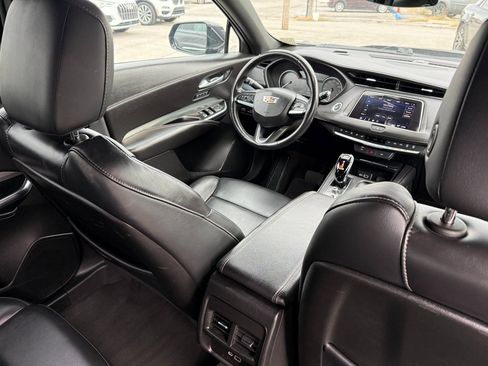 Used 2023 Cadillac XT4 Premium Luxury image 17