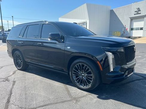 Used 2025 Cadillac Escalade Sport Platinum w/ LPO, Floor Liner Package AWD/4WD image 7