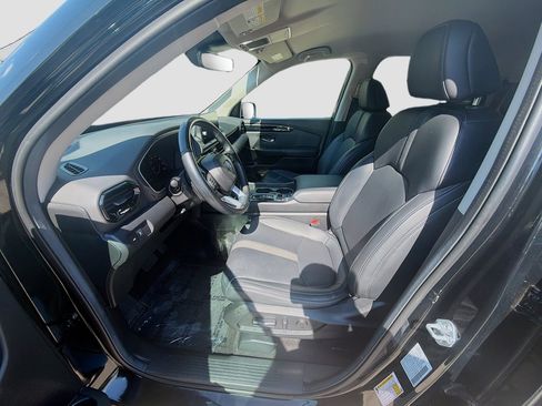 Used 2025 Honda Pilot EX-L image 18