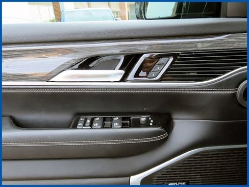 Certified 2022 Jeep Wagoneer Series II AWD/4WD image 13
