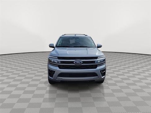 Used 2024 Ford Expedition Max XLT image 3
