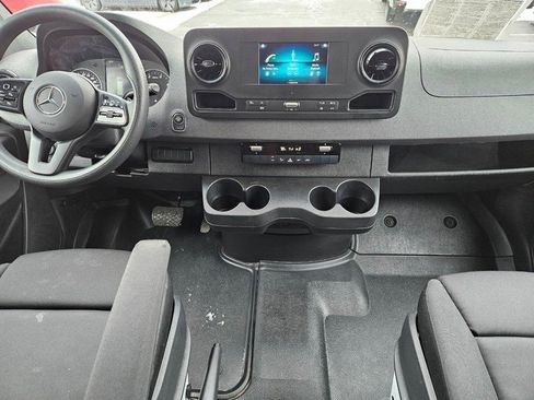 Used 2024 Mercedes-Benz Sprinter 2500 image 10