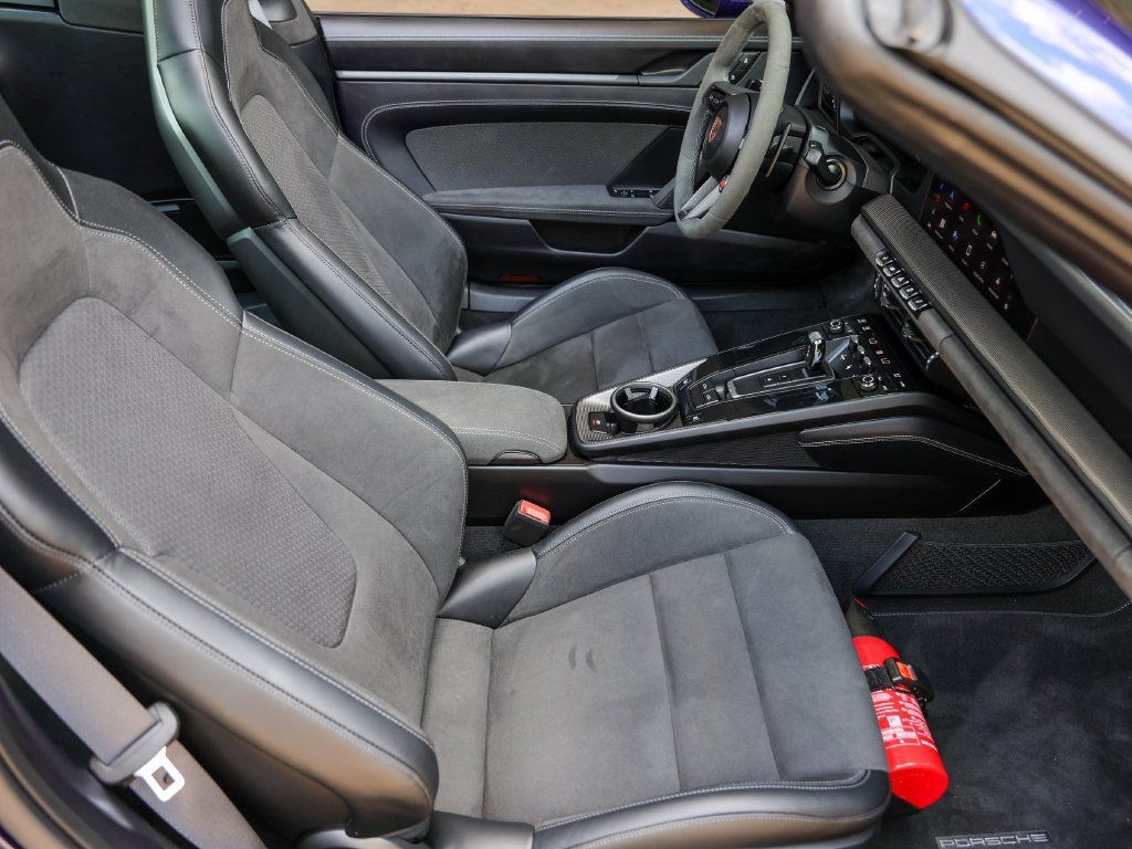 Certified 2025 Porsche 911 Targa 4 GTS AWD/4WD image 37