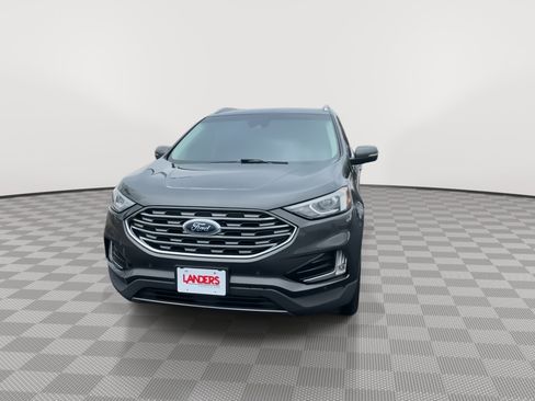 Used 2020 Ford Edge Titanium image 3