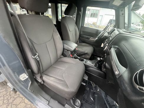 Used 2016 Jeep Wrangler Unlimited Sport w/ Power Convenience Group image 11