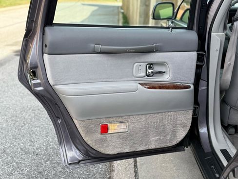 Used 1995 Lincoln Town Car Cartier RWD image 32