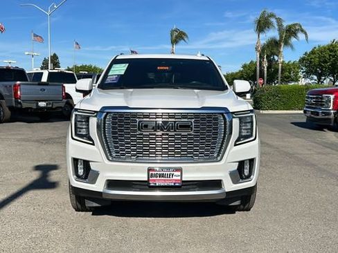 Used 2022 GMC Yukon XL Denali w/ Denali Premium Package image 9