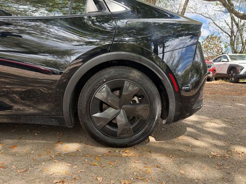 Used 2025 Toyota Prius LE image 24