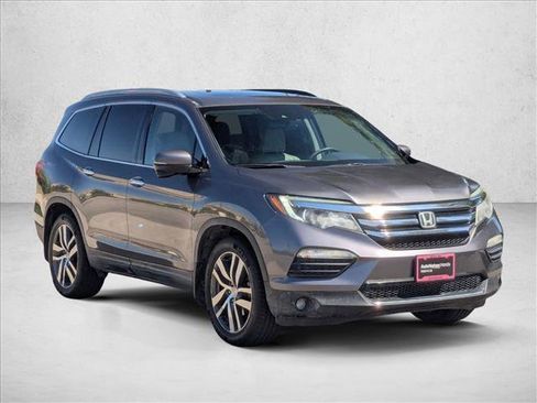 Used 2017 Honda Pilot Touring image 3
