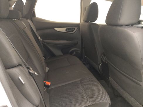 Used 2020 Nissan Rogue Sport S image 19