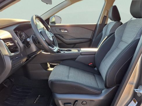 Used 2022 Nissan Rogue SV FWD image 10