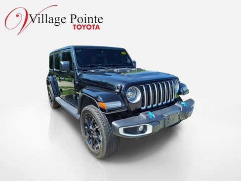 Used 2023 Jeep Wrangler Unlimited Sahara w/ Cold Weather Group AWD/4WD image 5