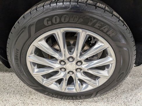 Used 2020 Buick Enclave Premium w/ Sun and Sites Package image 10