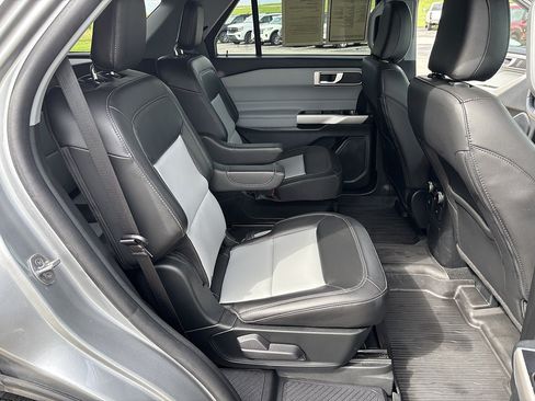 Used 2023 Ford Explorer XLT w/ Equipment Group 202A AWD/4WD image 18