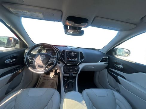 Used 2021 Jeep Cherokee Latitude Lux w/ Comfort/Convenience Group image 9