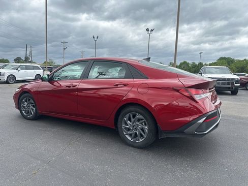 Used 2024 Hyundai Elantra SEL FWD image 8