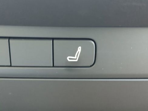 Used 2023 Lexus LS 500 w/ Accessory Package (Z2) image 25