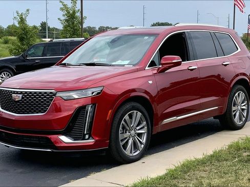 Used 2025 Cadillac XT6 Premium Luxury AWD/4WD image 5