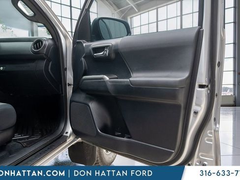 Used 2020 Toyota Tacoma TRD Sport AWD/4WD image 23