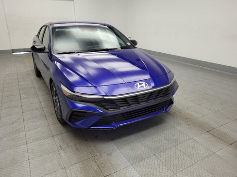 Used 2025 Hyundai Elantra Sport FWD image 14