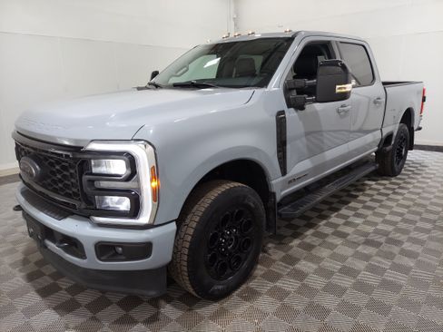 Used 2025 Ford F350 Lariat w/ Black Appearance Package AWD/4WD image 1