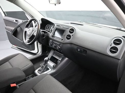 Used 2018 Volkswagen Tiguan Limited image 25