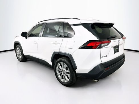 Used 2019 Toyota RAV4 XLE Premium image 5