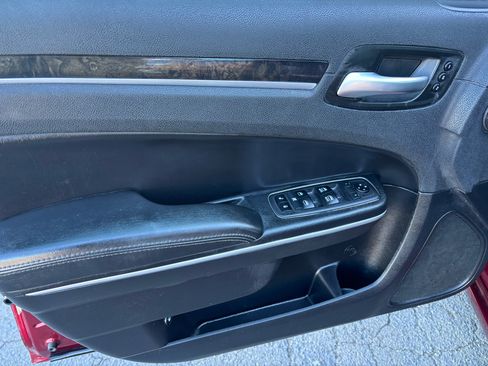 Used 2019 Chrysler 300 Limited image 13