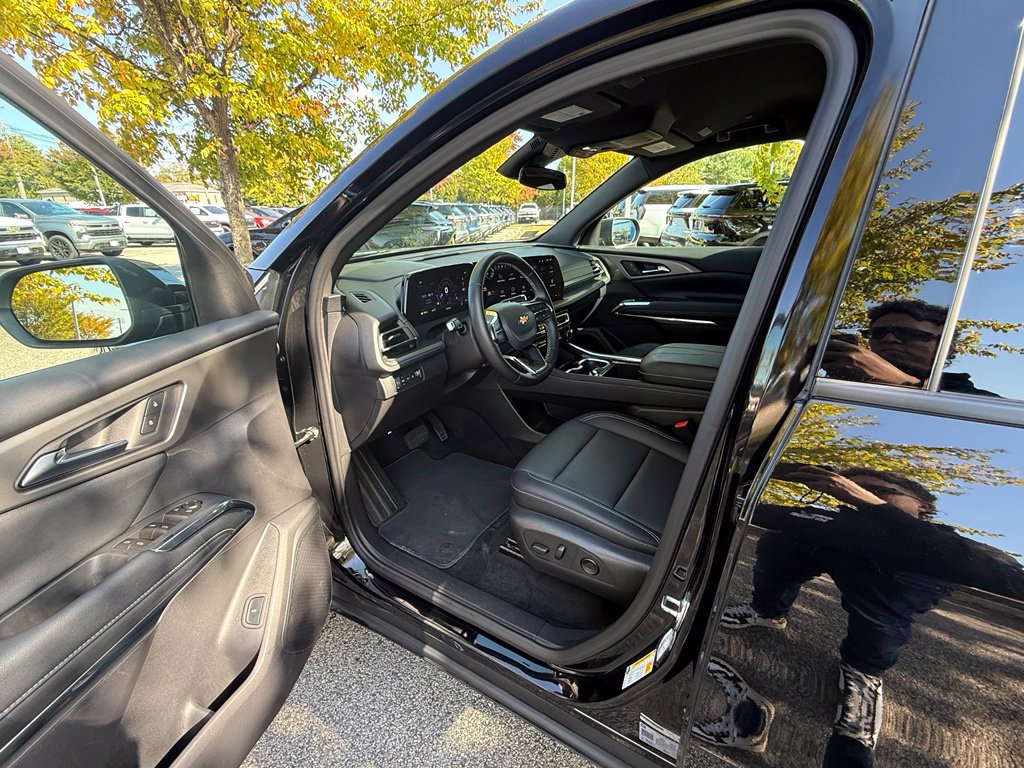 Used 2026 Chevrolet Traverse LT AWD/4WD image 13