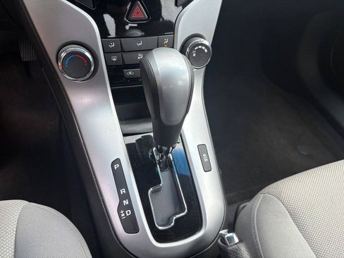 Used 2011 Chevrolet Cruze LT FWD image 15