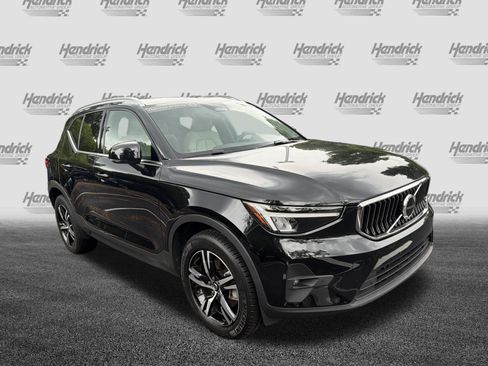 Certified 2023 Volvo XC40 B5 Plus AWD/4WD image 2