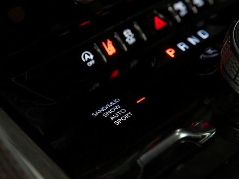 Used 2024 Jeep Wagoneer L Series III w/ Flexible Seating Group image 40