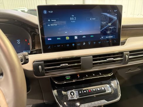 Used 2024 Lincoln Corsair Reserve image 17