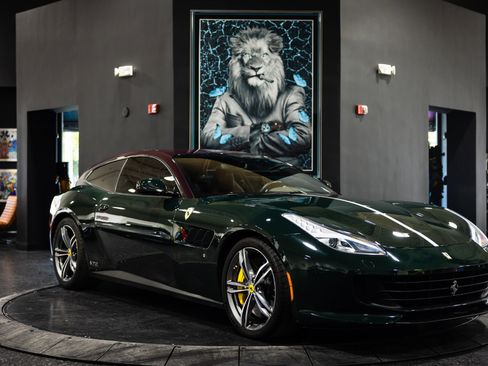 Used 2018 Ferrari GTC4Lusso image 5