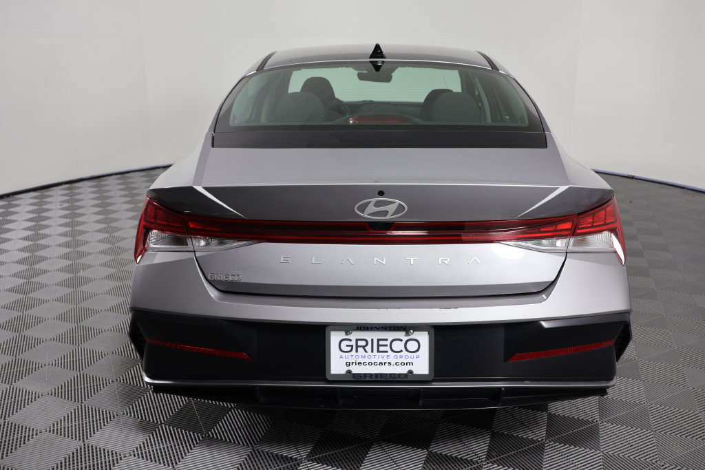 Used 2025 Hyundai Elantra SEL FWD image 7