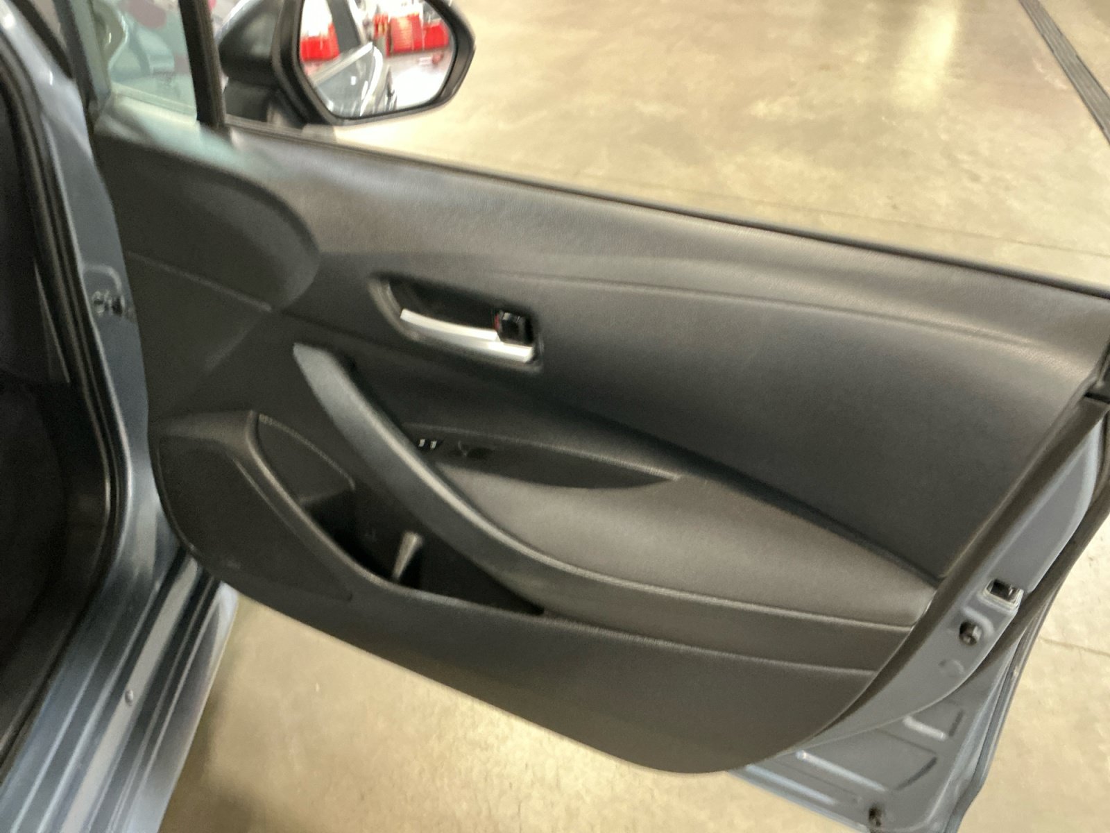 Used 2020 Toyota Corolla LE w/ Carpet Mat Package (TMS) FWD image 16