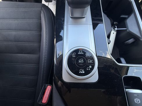Used 2025 Mitsubishi Outlander SE AWD/4WD image 16
