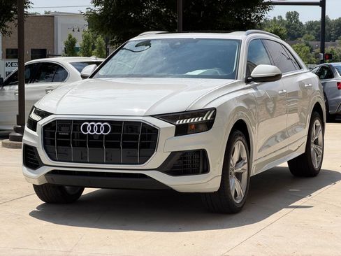 Used 2023 Audi Q8 Premium w/ Convenience Package AWD/4WD image 10