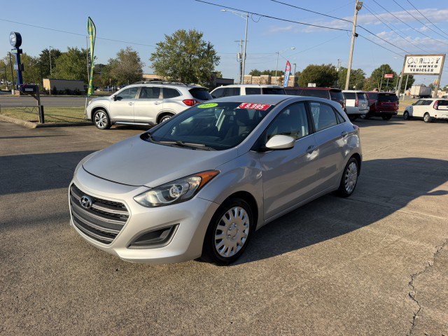 Used 2017 Hyundai Elantra GT FWD image 4