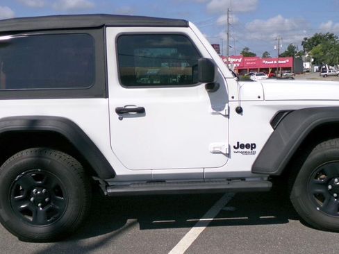 Used 2021 Jeep Wrangler Sport AWD/4WD image 5