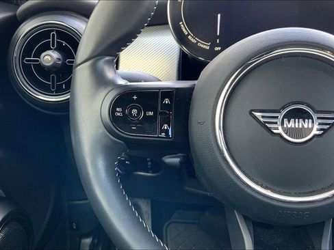 Certified 2024 MINI Cooper SE image 18