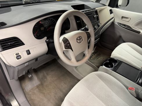 Used 2012 Toyota Sienna LE image 9