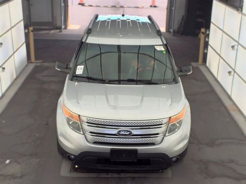 Used 2015 Ford Explorer XLT w/ Equipment Group 202B FWD image 2