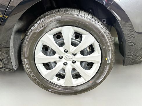 Used 2023 Toyota Corolla LE image 28