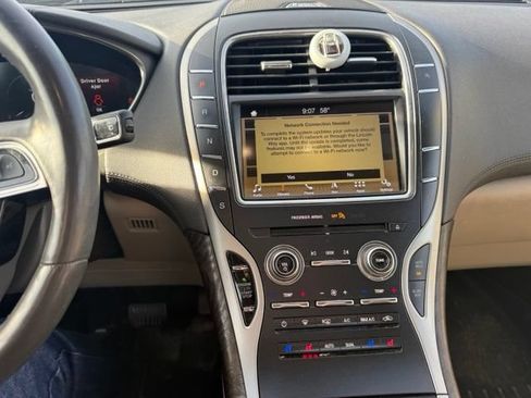 Used 2019 Lincoln Nautilus Reserve AWD/4WD image 16