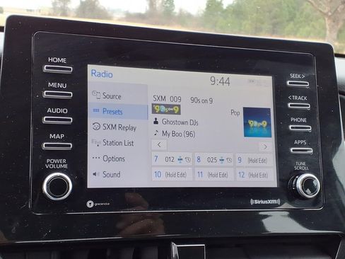 Used 2022 Toyota Camry SE w/ Cold Weather Package image 16