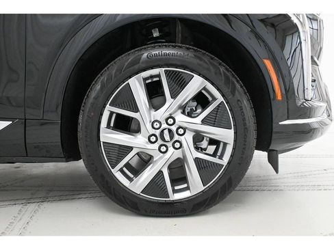 New 2026 Cadillac Optiq Luxury 2 image 8